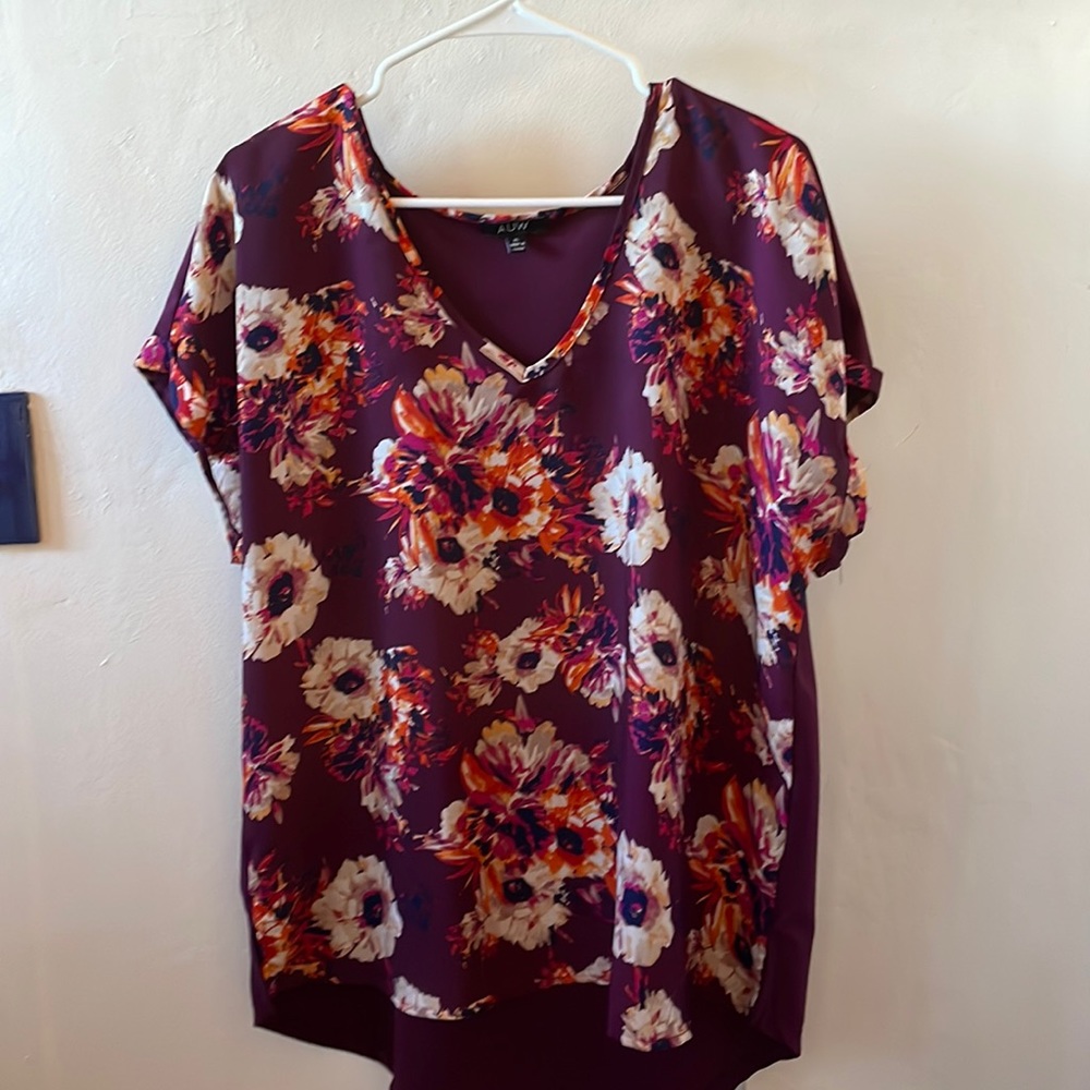 AUW short sleeve top. Size XL. Purple with floral print on front only.